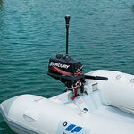Railblaza i360 LED Rundumlicht montiert an einem Dinghy