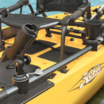 Railblaza Railmounts 32-41 in schwarz kombiniert mit einem Raiblaza Rutenhalter / Getränkehalter