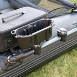 Railblaza Railmounts 32-41 in schwarz mit einem StowPod